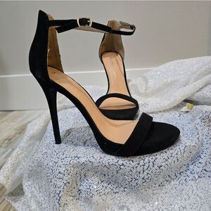 Rohb by Joyce Azria Black heeled sandals. New Size 7